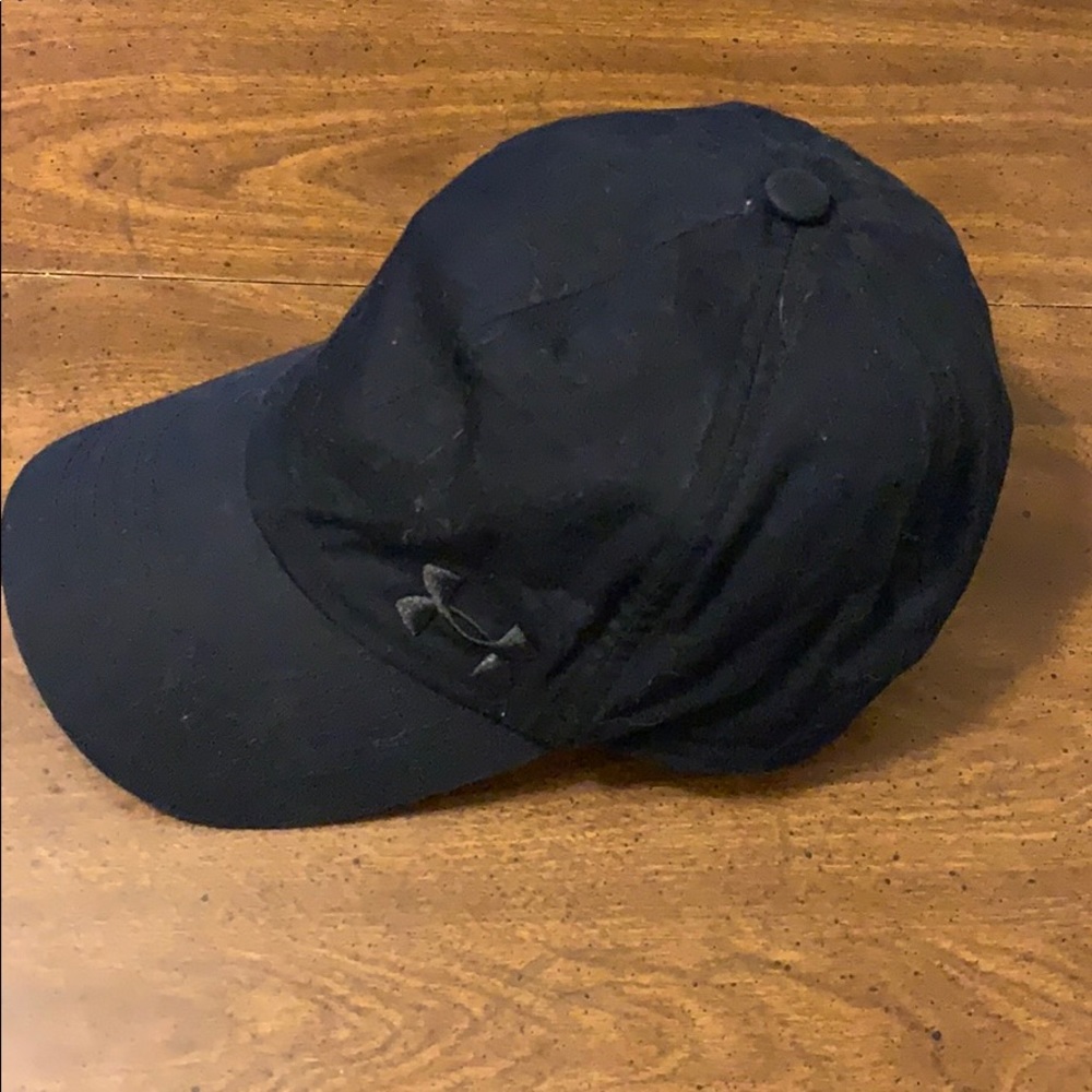 Women’s Under Armour black fabric baseball cap